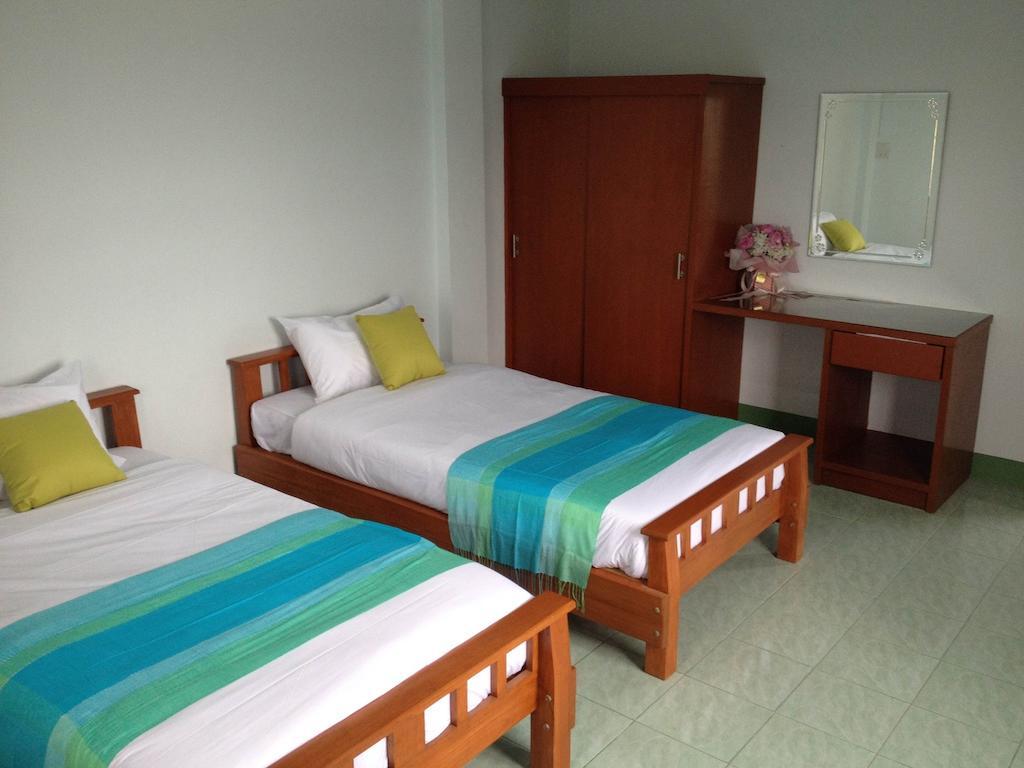 Baan Mitreejit Apartment Surat Thani Room photo
